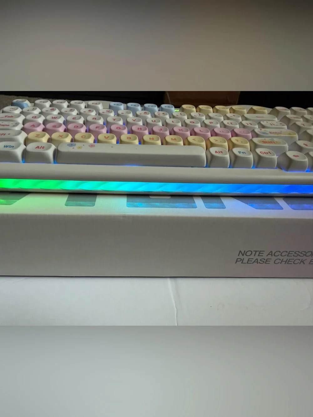 Yunzii C98 Beige Pastel Keyboard Cake Cat Wireless Mechanical Candy Switches